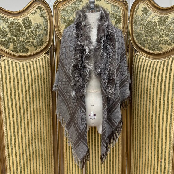 Gucci GG Grey and Brown Pattern Wool and Silk Scarf Shawl Wrap with Fox Fur Trim - Picture 3 of 10